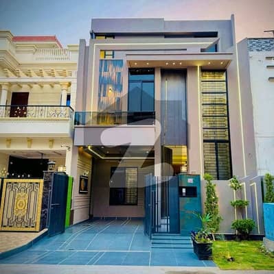 سٹی ہاؤسنگ سوسائٹی گوجرانوالہ میں 4 کمروں کا 5 مرلہ مکان 2.6 کروڑ میں برائے فروخت۔