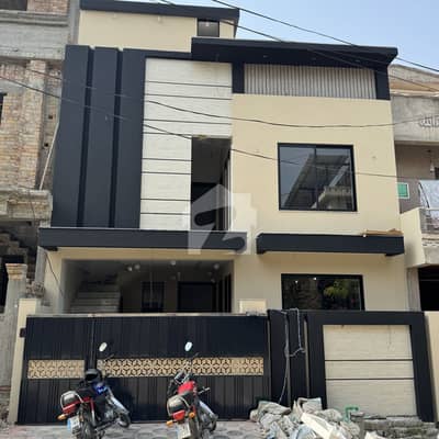 5 MARLA BRAND NEW HOUSE ( With Bore ) AVAILABLE FOR SALE !