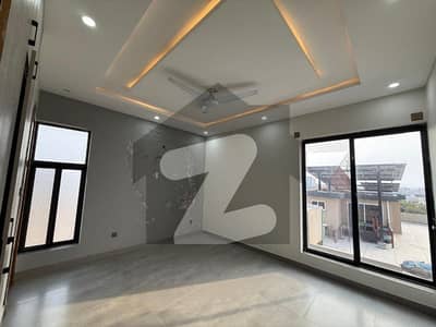 10 Marla Designer Upper Portion Ground Portion Locked For Rent