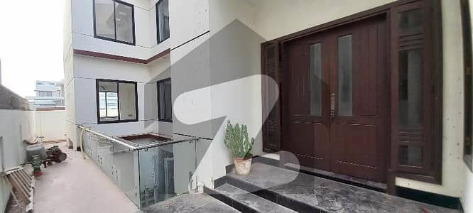 ڈی ایچ اے فیز 8 ڈی ایچ اے ڈیفینس,کراچی میں 6 کمروں کا 1 کنال مکان 21.5 کروڑ میں برائے فروخت۔