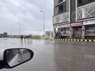 ٹاپ سٹی 1 اسلام آباد میں 2 کنال کمرشل پلاٹ 18.5 کروڑ میں برائے فروخت۔