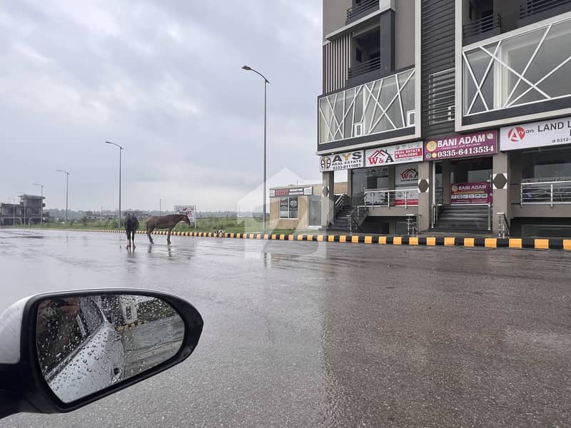 ٹاپ سٹی 1 اسلام آباد میں 2 کنال کمرشل پلاٹ 18.5 کروڑ میں برائے فروخت۔ ٹاپ سٹی 1 اسلام آباد میں 2 کنال کمرشل پلاٹ 18.5 کروڑ میں برائے فروخت۔