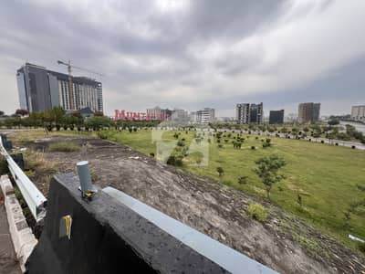 ٹاپ سٹی 1 اسلام آباد میں 2 کنال کمرشل پلاٹ 39.5 کروڑ میں برائے فروخت۔