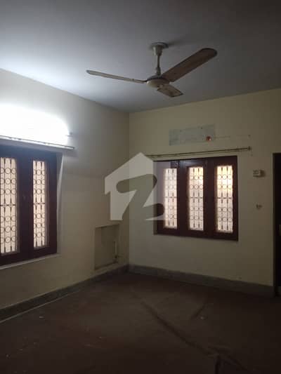 G-10, 35x70, 6-Bed 2-Kitchen House For Sale G-10, 35x70, 6-Bed 2-Kitchen House For Sale