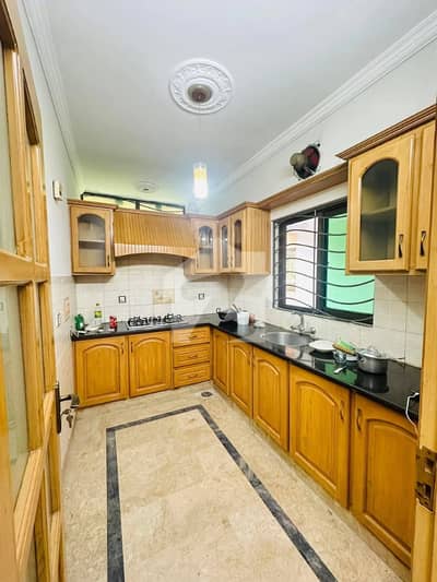 G-11, 30x60 Full House 5-Beds 2-Kitchen