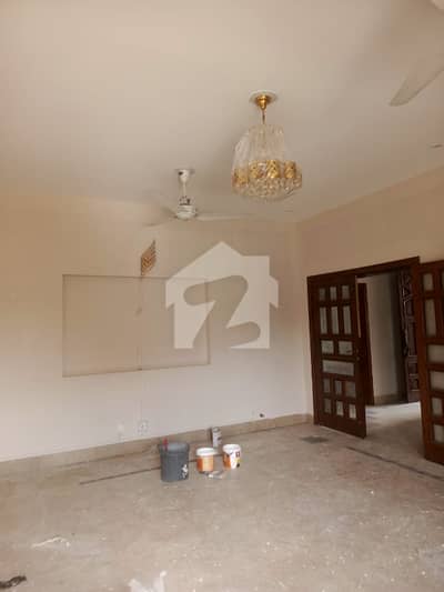 ڈی ایچ اے ڈیفینس فیز 5 ڈی ایچ اے ڈیفینس,اسلام آباد میں 3 کمروں کا 1 کنال زیریں پورشن 1.5 لاکھ میں کرایہ پر دستیاب ہے۔