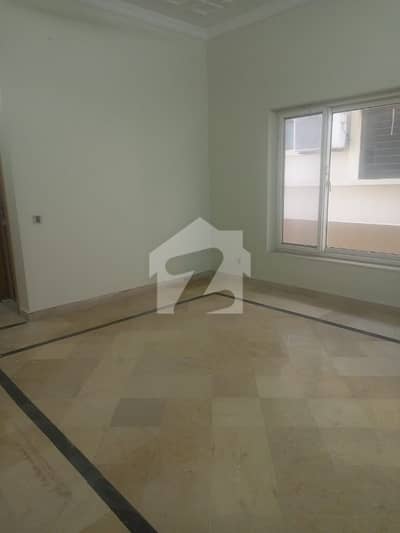 G 10 /2 50*90 Old House Available On Beautiful Location.