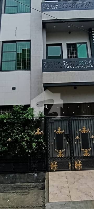 سبزہ زار سکیم ۔ بلاک ایل سبزہ زار سکیم,لاہور میں 6 کمروں کا 5 مرلہ مکان 2.75 کروڑ میں برائے فروخت۔ سبزہ زار سکیم ۔ بلاک ایل سبزہ زار سکیم,لاہور میں 6 کمروں کا 5 مرلہ مکان 2.75 کروڑ میں برائے فروخت۔