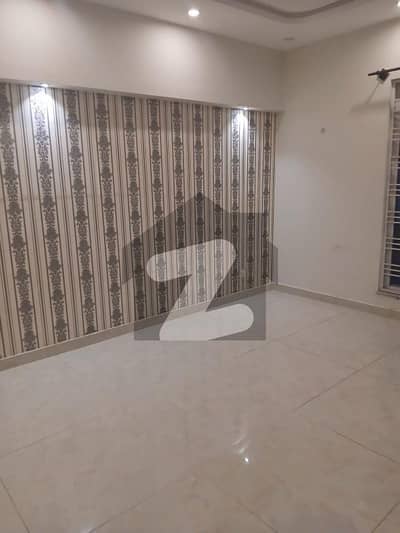 بحریہ ٹاؤن فیز 3 بحریہ ٹاؤن راولپنڈی,راولپنڈی میں 5 کمروں کا 1 کنال مکان 2.2 لاکھ میں کرایہ پر دستیاب ہے۔