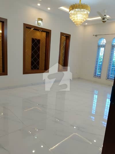 Get In Touch Now To Rent A 900 Square Feet Flat In Top City 1