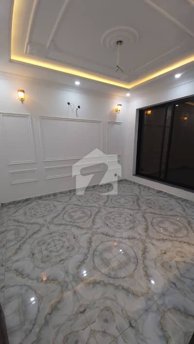 3 MARLA TRIPLE STOREY FACING PARK HOUSE AVAILABLE FOR SALE