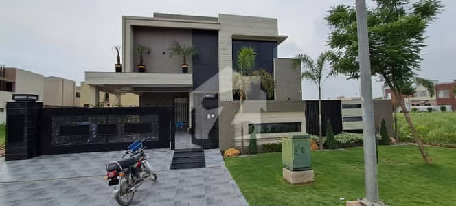 گرین سٹی لاہور میں 5 کمروں کا 1 کنال مکان 6.25 کروڑ میں برائے فروخت۔