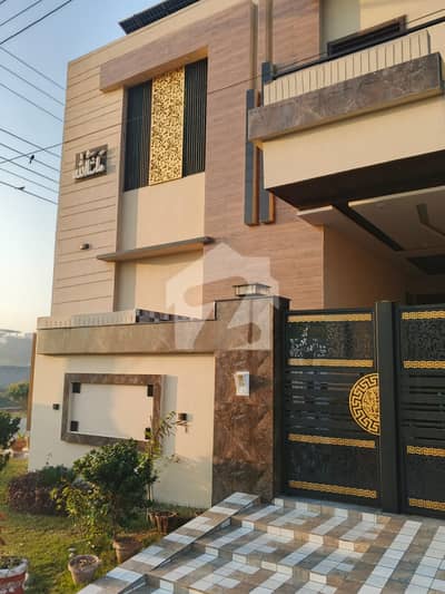 کینال روڈ فیصل آباد میں 3 کمروں کا 7 مرلہ مکان 2.5 کروڑ میں برائے فروخت۔