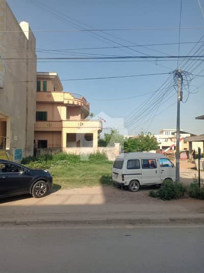 پی ڈبلیو ڈی روڈ اسلام آباد میں 5 مرلہ کمرشل پلاٹ 5.5 کروڑ میں برائے فروخت۔