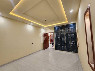 10 Marla Portion For Rent In Pakarab Society