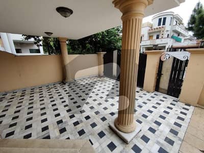 20 Marla House In F-11 Is Available For rent