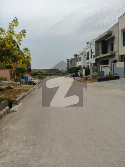 I am selling 7marla Residencial plot in Gulberg Residancia Block C