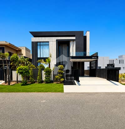10 MARLA MODERN DESIGNE TOP LOCATION BUNGALOW FOR SALE