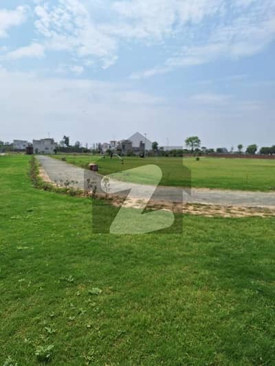 بینکرس ایوینیو کوآپریٹو ہاؤسنگ سوسائٹی لاہور میں 1 کنال رہائشی پلاٹ 1.35 کروڑ میں برائے فروخت۔ بینکرس ایوینیو کوآپریٹو ہاؤسنگ سوسائٹی لاہور میں 1 کنال رہائشی پلاٹ 1.35 کروڑ میں برائے فروخت۔