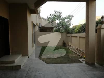عسکری 10 - سیکٹر ڈی عسکری 10,عسکری,لاہور میں 4 کمروں کا 10 مرلہ مکان 1.6 لاکھ میں کرایہ پر دستیاب ہے۔