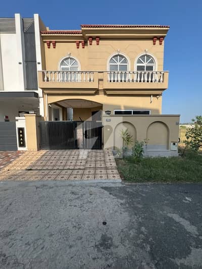 LIKE A BRAND NEW 5 MARLA HOUSE FOR SALE (VERY REASONABLE PRICE)