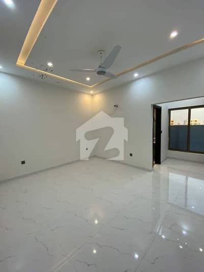 272 Sq Yard 5 Bedrooms Luxury Villa Is Available FOR RENT. 6km From Entrance Of BTK. 5 Bed DDL 2 Kitchens