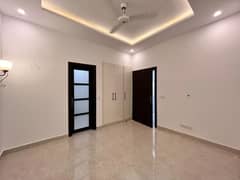 3Bed DDL 125sq yd Villa FOR SALE at ALI BLOCK All amenities nearby including MOSQUE, General Store & Parks