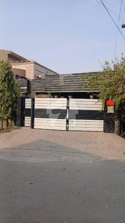 پی سی ایس آئی آر ہاؤسنگ سکیم فیز 2 ۔ بلاک بی پی سی ایس آئی آر ہاؤسنگ سکیم فیز 2,پی سی ایس آئی آر ہاؤسنگ سکیم,لاہور میں 3 کمروں کا 1 کنال مکان 8.0 کروڑ میں برائے فروخت۔