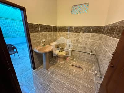 MAINTAINED 3 BED D/D PORTION FOR RENT IN BLOCK 13-A, GULSHAN E IQBAL