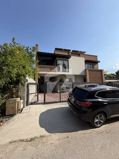 10 Bedroom House for Sale in F-7/2, Islamabad Prime Location