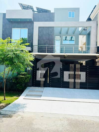 10 Marla Owner Built Bungalow For Sale In Paragon City Lahore Prime Location