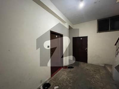 Rooms Available For Bachelors