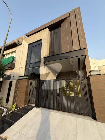 5 Marla Brand New Modern Design Lavish House For Sale In Park View City Lahore | For Discounted Price And Original Pictures Download The App "Signature Lands". 5 Marla Brand New Modern Design Lavish House For Sale In Park View City Lahore | For Discounted Price And Original Pictures Download The App "Signature Lands".