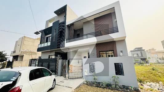 5 MARLA MODRAN BRAND NEW HOUSE BANKER AVENUE PRIME LOCATION