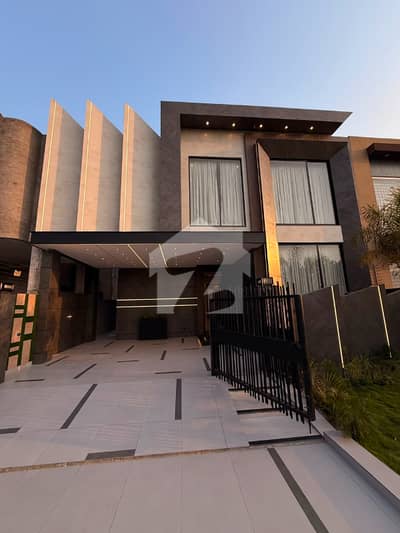 10 Marla Elegant & Fully Maintained Park-Facing Bungalow for Sale in Bankers Avenue Block ?, Lahore