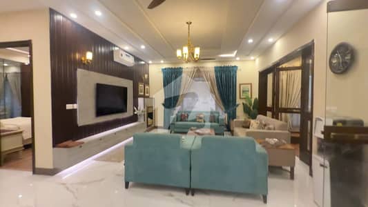 ڈی ایچ اے فیز 7 ڈیفنس (ڈی ایچ اے),لاہور میں 5 کمروں کا 1 کنال مکان 9.99 کروڑ میں برائے فروخت۔