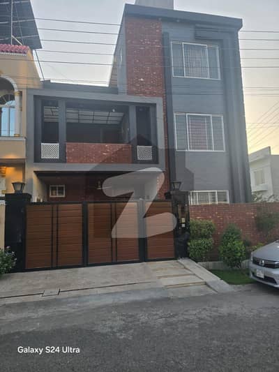 9.5 Marla Double Heighted House For Sale 9.5 Marla Double Heighted House For Sale