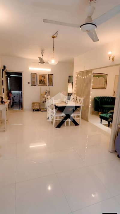 FLAT AVAILABLE FOR RENT IN HIGH-RISE