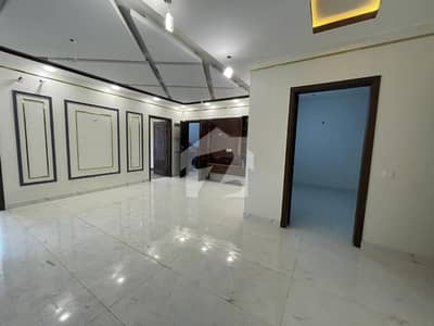 FLAT AVAILABLE FOR RENT IN HIGH-RISE