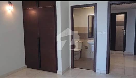 EMAAR OCEANFRONT 2BED DD APARTMENT AVAILABLE FOR SALE IN PEARL TOWERS.