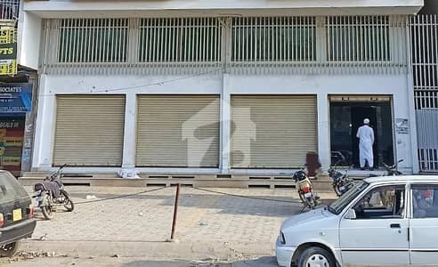 یونیورسٹی روڈ کراچی میں 2 کنال دفتر 35.0 کروڑ میں برائے فروخت۔