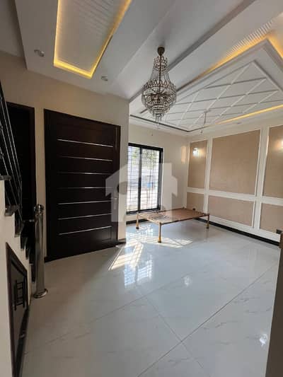 3.25 MARLA BRAND NEW TRIPLE STOREY HOUSE AVAILABLE FOR RENT IN UNION GREEN SOCIETY COLLEGE ROAD LAHORE
