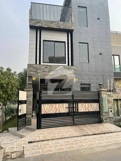 لیک سٹی ۔ سیکٹرایم ۔ 7 لیک سٹی,رائیونڈ روڈ,لاہور میں 6 کمروں کا 7 مرلہ مکان 2.9 کروڑ میں برائے فروخت۔