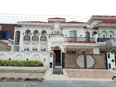 ڈی سی کالونی گوجرانوالہ میں 6 کمروں کا 1 کنال مکان 8.5 کروڑ میں برائے فروخت۔