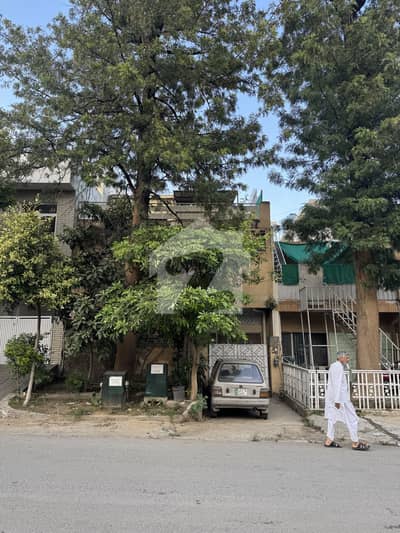 جی ۔ 8 اسلام آباد میں 6 کمروں کا 5 مرلہ مکان 6.5 کروڑ میں برائے فروخت۔ جی ۔ 8 اسلام آباد میں 6 کمروں کا 5 مرلہ مکان 6.5 کروڑ میں برائے فروخت۔