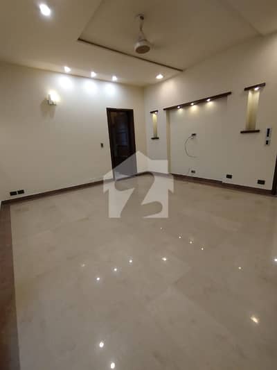 One Kanal Beautiful Upper Portion Available For Rent Ideal Location Dha Lahore.
