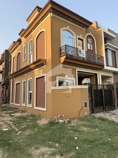 Corner 3 Marla House Available For Sale