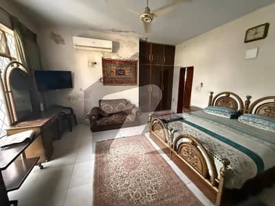 **10 Marla House for Sale in Gulberg**