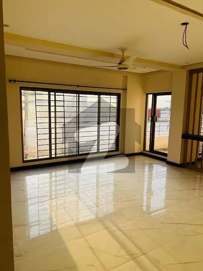 Luxury 4-Bedroom Flat For Rent Luxury 4-Bedroom Flat For Rent