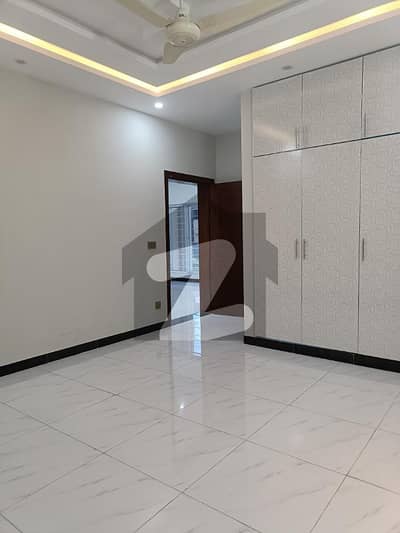 Flat In Bahria Town Phase 7 Mini Commercial